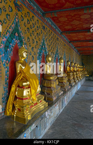 Buddha Statuen in der Buddhistischen Tempel, Bangkok, Thailand Stockfoto