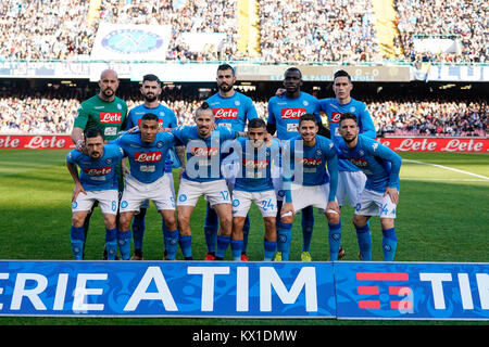 Neapel, Italien. 06 Jan, 2018. Während der Serie A TIM Match zwischen SSC Napoli und Hellas Verona im Stadio San Paolo von Neapel. SSC Napoli Niederlagen Hellas Verona mit dem Score von 2-0. Credit: Emanuele Sessa/Pacific Press/Alamy leben Nachrichten Stockfoto