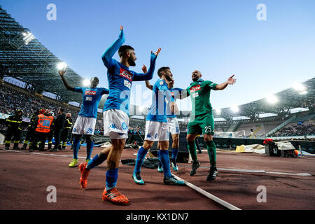 Neapel, Italien. 06 Jan, 2018. SSC Napoli Spieler feiert nach dem Sieg über Hellas Verona mit dem Score von 2-0. Credit: Emanuele Sessa/Pacific Press/Alamy leben Nachrichten Stockfoto