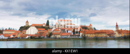 Ptuj, Slowenien, Panorama-aufnahme der ältesten Stadt in Slowenien Stockfoto