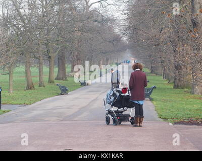 Greenwich, London, UK. 6. Januar, 2018. UK Wetter: kalt, jedoch angenehmen Tag in Greenwhich mit sonnigen Abschnitten nach einigen frühen Morgennebel. Credit: James Bell/Alamy leben Nachrichten Stockfoto