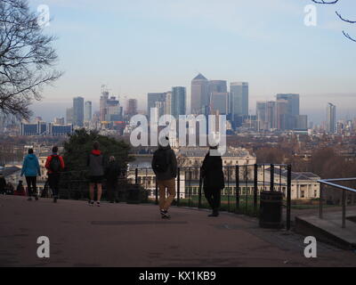 Greenwich, London, UK. 6. Januar, 2018. UK Wetter: kalt, jedoch angenehmen Tag in Greenwhich mit sonnigen Abschnitten nach einigen frühen Morgennebel. Credit: James Bell/Alamy leben Nachrichten Stockfoto