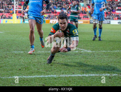 Leicester, Großbritannien. 5 Jan, 2018. Matt Toomua scores Tiger zuerst versuchen Sie, während der Aviva Premiership Runde 13 Spiel zwischen Leicester Tigers und London Irish rfc am Welford Road Stadium. Credit: Phil Hutchinson/Alamy leben Nachrichten Stockfoto