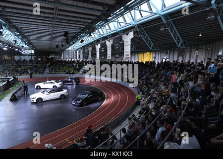 Sindelfingen, Deutschland. 06 Jan, 2018. Hallenuebersicht Glaspalast Sindelfingen. GES/Fussball/Mercedes-Benz JuniorCup 2018, Sindelfingen, 06.01.2018 Fußball: Mercedes-Benz Hallenturnier JuniorCup 2018, Sindelfingen, Deutschland. | Verwendung der weltweiten Kredit: dpa/Alamy leben Nachrichten Stockfoto