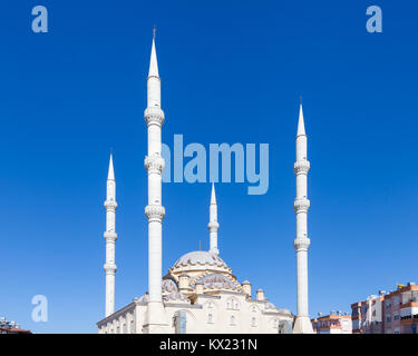 Kulliye Moschee abgebildet ist im Bezirk Manavgat, Süden der Türkei. Die Moschee hat vier Minarette und ist der größte in der Provinz Antalya. Stockfoto