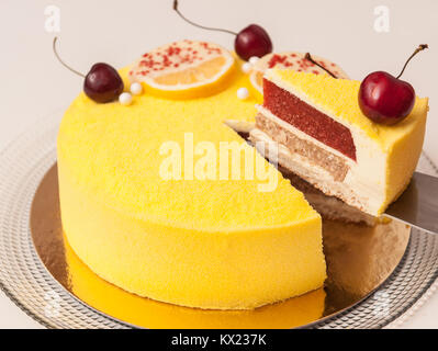 Zitrone kirsch Kuchen Mandel Stockfoto