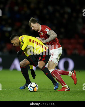 Die watford Étienne Capoue und Bristol City Aden Feuerstein in Aktion während der FA Cup, dritte Runde an der Vicarage Road, Watford. Stockfoto