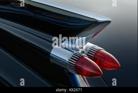 Chrom Rücklicht fin & bullet Rückleuchten auf einem schwarzen 1959 klassische amerikanische Luxury Car Stockfoto