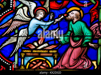 Glasfenster der Prophet Jesaja in der Kathedrale von Brüssel, Belgien. Stockfoto