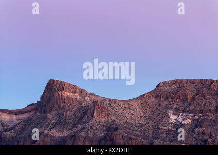 Blick über die vulkanische Landschaft im Nationalpark Las Canadas del Teide Momente nach Sonnenuntergang, Teneriffa, Kanarische Inseln, Spanien Stockfoto