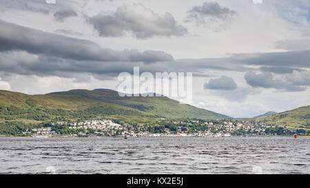 Loch Linnhe. Der Blick über Loch Linnhe in Richtung der Stadt Fort William. Loch Linnhe ist ein Meer Loch an der Westküste von Schottland. Stockfoto