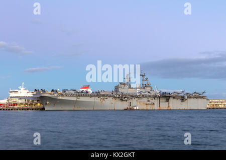 USS BONHOMME RICHARD (LHD-6) Wasp-Klasse amphibisches Schiff der United States Navy an der Station angedockt Pi Stockfoto