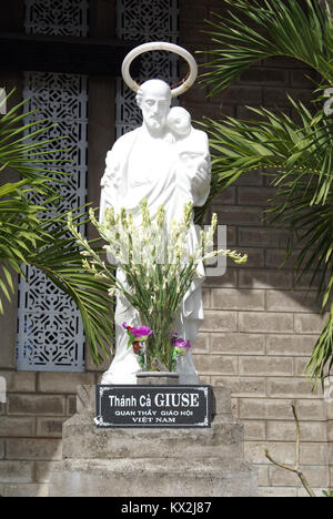 Statue in der Nähe der Kathedrale in Nha Trang, Vietnam Stockfoto