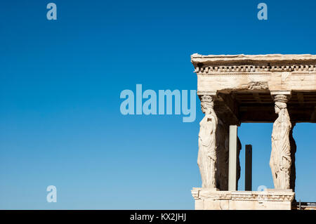 Panoramablick Hintergrund mit Akropolis, Halle von Karyatiden, Erechtheion Tempel in Athen, Griechenland Stockfoto