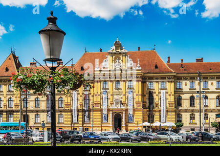 Das Museum für Kunst und Gewerbe ist auf dem Platz der Republik Kroatien in der Innenstadt von Zagreb, Kroatien, Europa Stockfoto