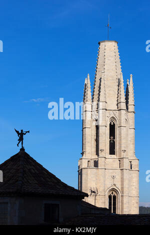 Kirche von Sant Feliu (Saint Felix Kirche) Glockenturm in Girona, Katalonien, Spanien Stockfoto