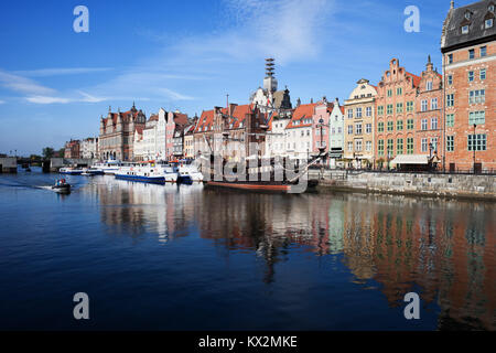 Danzig Stadt mit Blick auf den Fluss in Polen, Altstadt Skyline. Stockfoto