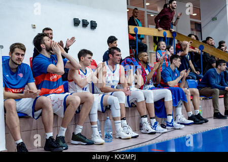 Dezember 23, 2017: Steaua Bukarest Spieler während der LNBM - Men's National Basketball League Spiel zwischen CSM Steaua Bukarest vs BCMU FC Arges Pitesti im Sala Regimentul de Garda "ihai Viteazul", Bukarest, Rumänien ROU. Copyright: Cronos/Catalin Soare Stockfoto