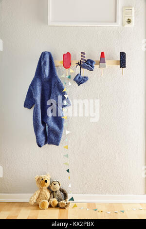 Ziemlich süß Baumschule Landschaft popsicle Kleiderschrank und Teddybär Stockfoto