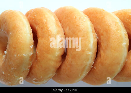 In der Nähe von bis mit Zucker glasierte Krapfen Textur, Ansicht von oben für Hintergrund gefüttert Stockfoto