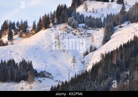 Winterlandschaft im Dorf Großarl, Österreichische Alpen. Stockfoto