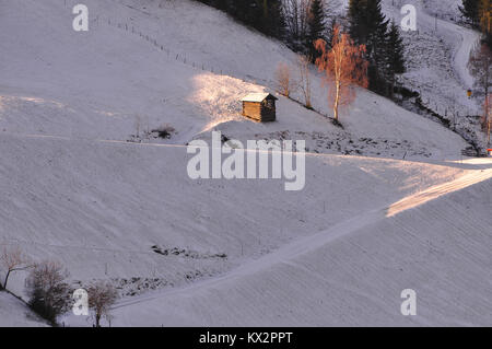 Winterlandschaft im Dorf Großarl, Österreichische Alpen. Stockfoto