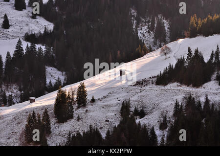 Winterlandschaft im Dorf Großarl, Österreichische Alpen. Stockfoto