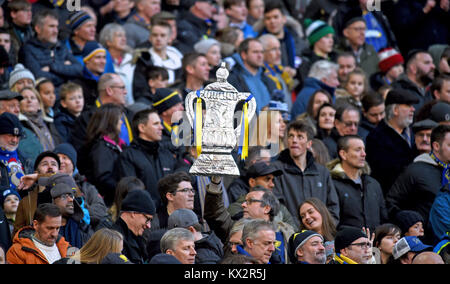 Wimbledon Fans beim FA Cup Spiel zwischen Tottenham Hotspur und AFC Wimbledon im Wembley Stadium in London. Jan 2018Foto Simon Dack / Teleobjektive FA Premier League und Football League Bilder unterliegen der DataCo-Lizenz siehe www.football-dataco.com Stockfoto