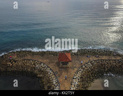 Antenne drone Ansicht der Strand von Sanur, Bali. Stockfoto