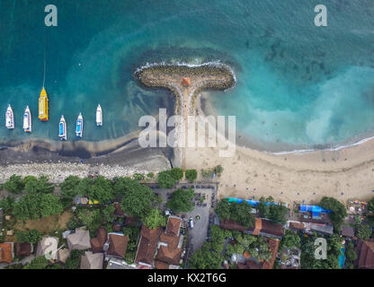 Antenne drone Ansicht der Strand von Sanur, Bali. Stockfoto