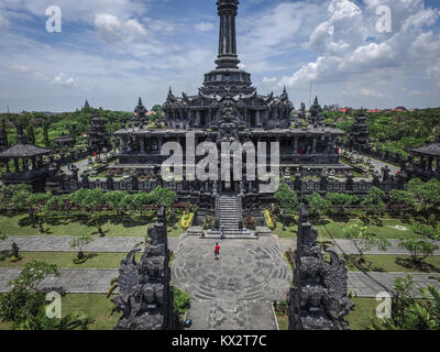 Antenne drone Ansicht von Bajra Sandhi Denkmal an Raya Puputan Niti Mandala Street, Ritten, Denpasar, Bali. Stockfoto