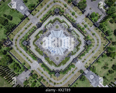 Vertikale drone Schuß von Bajra Sandhi Denkmal an Raya Puputan Niti Mandala Street, Ritten, Denpasar, Bali. Stockfoto