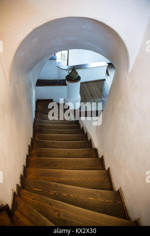 Ein abstraktes Bild einer alten Treppe Stockfoto