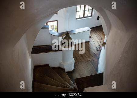 Ein abstraktes Bild einer alten Treppe Stockfoto