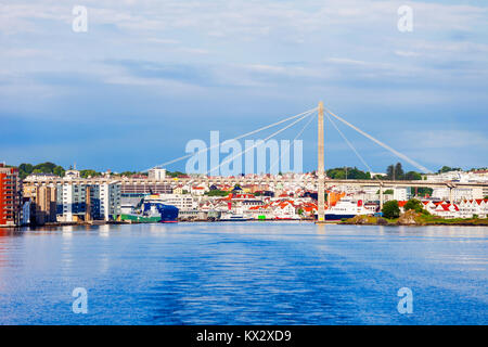 Stavanger Stadt Brücke oder Stavanger Bybru ist eine Schrägseilbrücke in Stavanger, Rogaland County in Norwegen Stockfoto