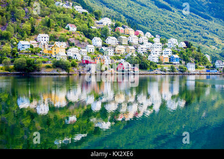 Odda ist eine Stadt im Odda-Gemeinde in Hordaland County, Hardanger in Norwegen. In der Nähe von trolltunga Felsformation entfernt. Stockfoto