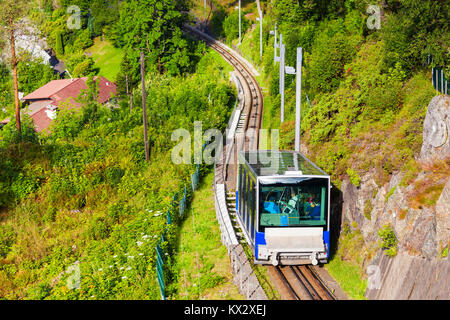 Floibanen ist eine Standseilbahn in Bergen, Norwegen. Floibanen läuft den Berg Floyen. Stockfoto