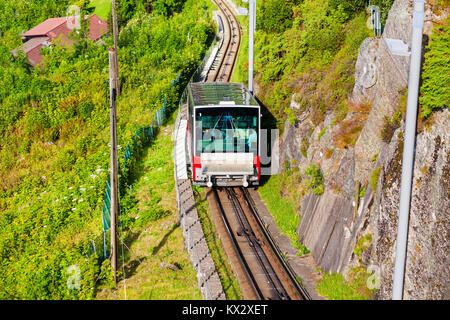 Floibanen ist eine Standseilbahn in Bergen, Norwegen. Floibanen läuft den Berg Floyen. Stockfoto