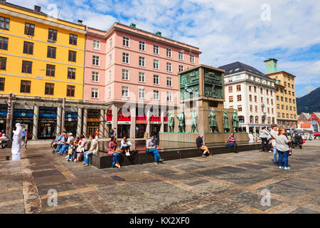 Torgallmenningen ist der Hauptplatz im Zentrum der Stadt Bergen in Norwegen Stockfoto