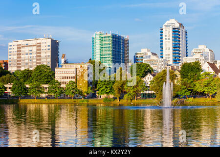 Breiavatnet kleiner See im Zentrum von Stavanger, Norwegen. Stavanger ist eine Stadt in Norwegen. Stockfoto