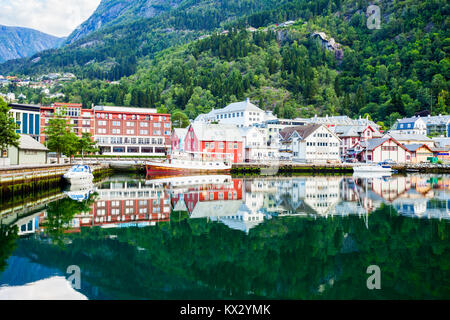 Odda ist eine Stadt im Odda-Gemeinde in Hordaland County, Hardanger in Norwegen. In der Nähe von trolltunga Felsformation entfernt. Stockfoto