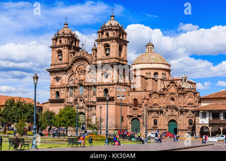 CUSCO, PERU - 24. APRIL 2017: Cusco, Peru - Plaza de Armas und Kirche der Gesellschaft Jesu. Stockfoto