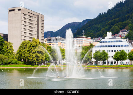 Lille Lungegardsvannet oder Smalungeren ist ein kleiner See im Zentrum von Bergen Stadt in Hordaland County, Norwegen. Stockfoto