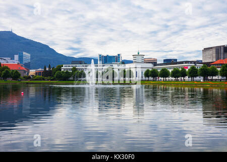 Lille Lungegardsvannet oder Smalungeren ist ein kleiner See im Zentrum von Bergen Stadt in Hordaland County, Norwegen. Stockfoto