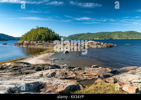 Ein tombolo wurde auf den Saguenay Fjord, in Petit-Saguenay Bereich gebildet Stockfoto