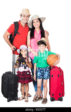 Porträt der Familie, Studio, während mit Gepäck für Urlaub Stockfoto