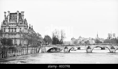 Brücke Pont Royal in Paris, Frankreich. Foto im Retro-Stil. Stockfoto