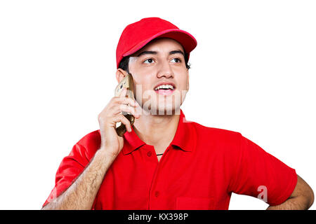 1 indischen Lieferung per Kurier BoyTalking auf Handy glücklich Stockfoto