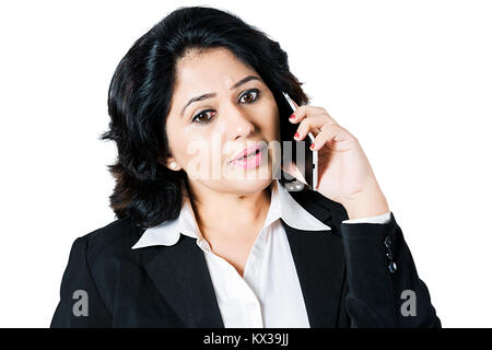 Schwere indische Business Lady Arbeitgeber sprechen Tel. Stockfoto