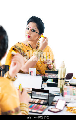 Indische Marathi Frau Anziehen Beauty Make Up Fashion Stockfoto